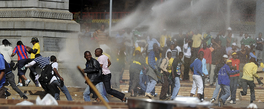 Фотография: Протесты в Южной Африке №14 - BigPicture.ru