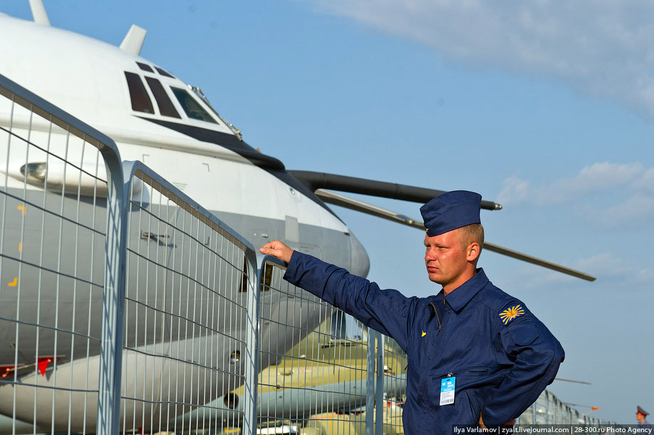 Фотография: Путин на Международном авиасалоне МАКС 2011 №14 - BigPicture.ru