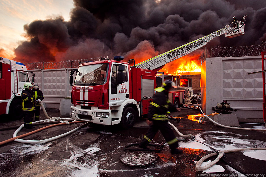 Фотография: Крупнейший пожар в Москве за этот год №19 - BigPicture.ru