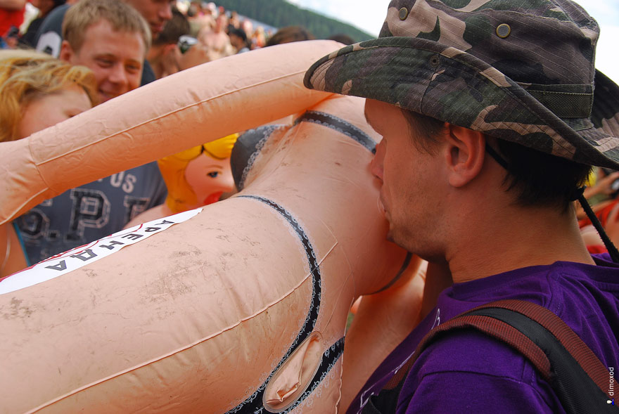 Фотография: Испытай резиновую бабу на прочность: Bubble Baba Challenge 2011 №21 - BigPicture.ru
