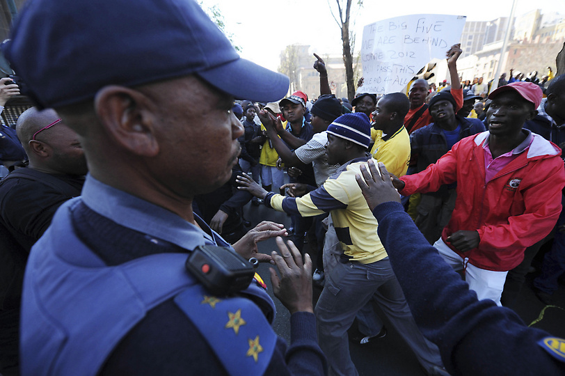 Фотография: Протесты в Южной Африке №4 - BigPicture.ru