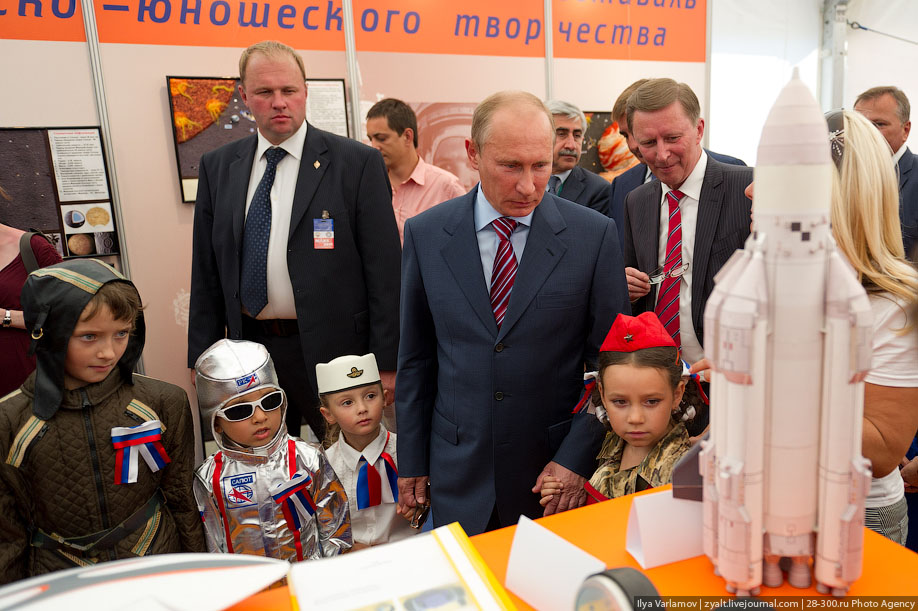 Фотография: Путин на Международном авиасалоне МАКС 2011 №37 - BigPicture.ru