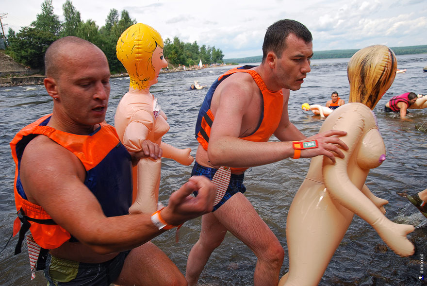 Фотография: Испытай резиновую бабу на прочность: Bubble Baba Challenge 2011 №43 - BigPicture.ru