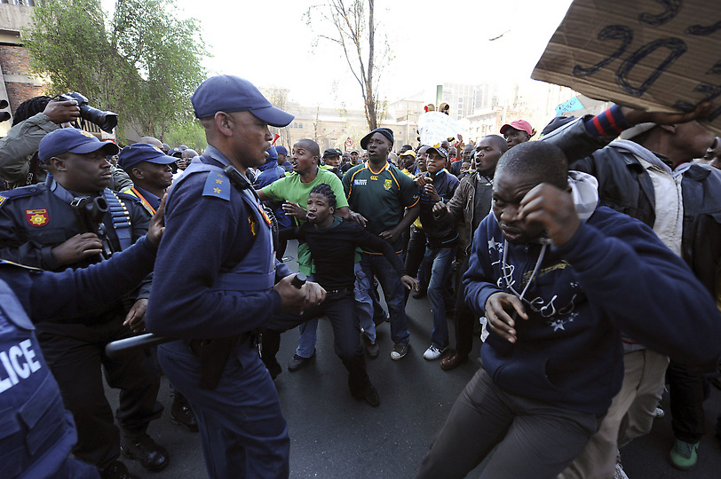 Фотография: Протесты в Южной Африке №6 - BigPicture.ru