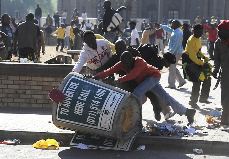 Фотография: Протесты в Южной Африке №7 - BigPicture.ru