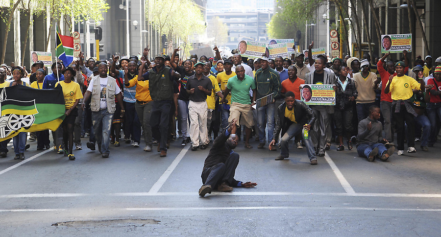 Фотография: Протесты в Южной Африке №8 - BigPicture.ru