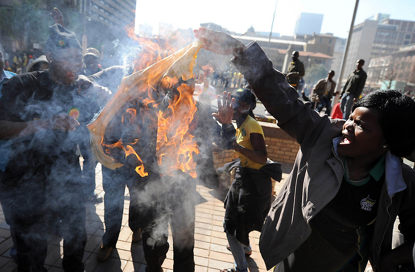 Фотография: Протесты в Южной Африке №9 - BigPicture.ru