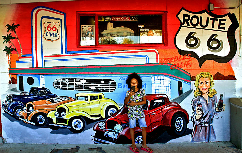 Фотография: Буйство красок калифорнийского городка Нидлесс №4 - BigPicture.ru
