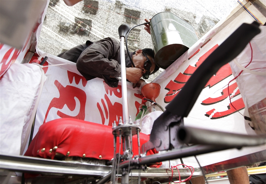 Фотография: Китайский крестьянин построил летающую тарелку №11 - BigPicture.ru