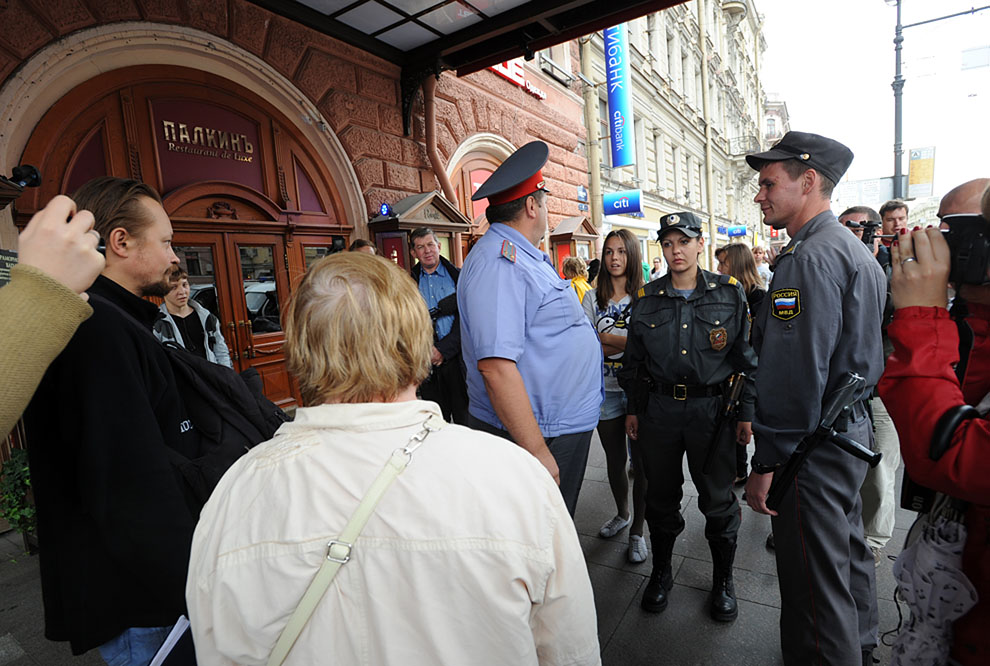 Фотография: Полиция Петербурга не дала отметить День Молодежи №19 - BigPicture.ru