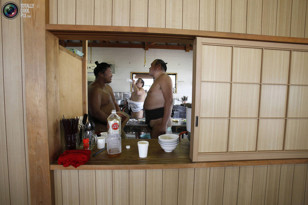 Фотография: Тренировка борцов сумо в Фукусиме №13 - BigPicture.ru