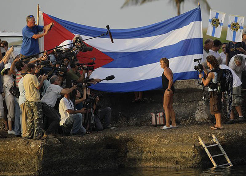 Фотография: 61-летняя пловчиха намерена переплыть пролив между Кубой и США №4 - BigPicture.ru