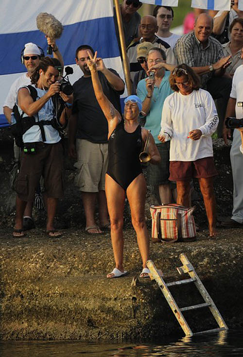 Фотография: 61-летняя пловчиха намерена переплыть пролив между Кубой и США №5 - BigPicture.ru