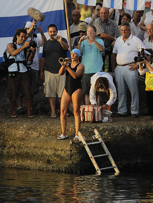 Фотография: 61-летняя пловчиха намерена переплыть пролив между Кубой и США №7 - BigPicture.ru
