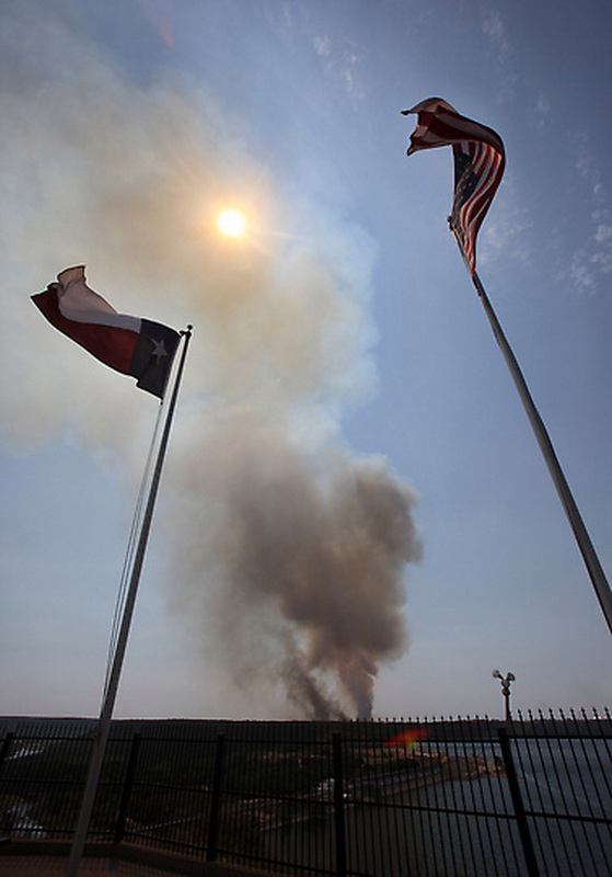 Фотография: Пожары уничтожили десятки домов в Техасе и Оклахоме №11 - BigPicture.ru