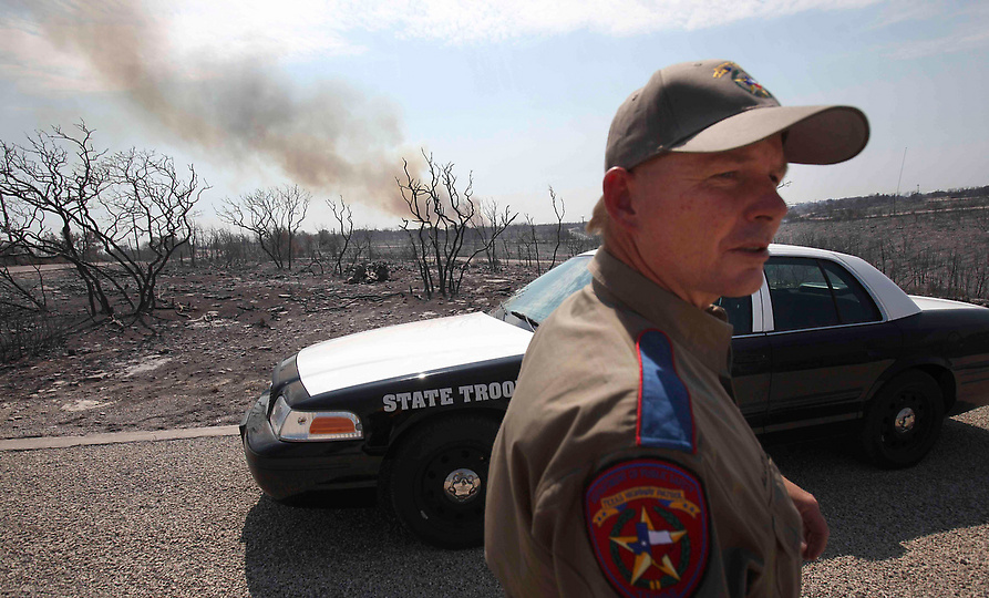 Фотография: Пожары уничтожили десятки домов в Техасе и Оклахоме №12 - BigPicture.ru