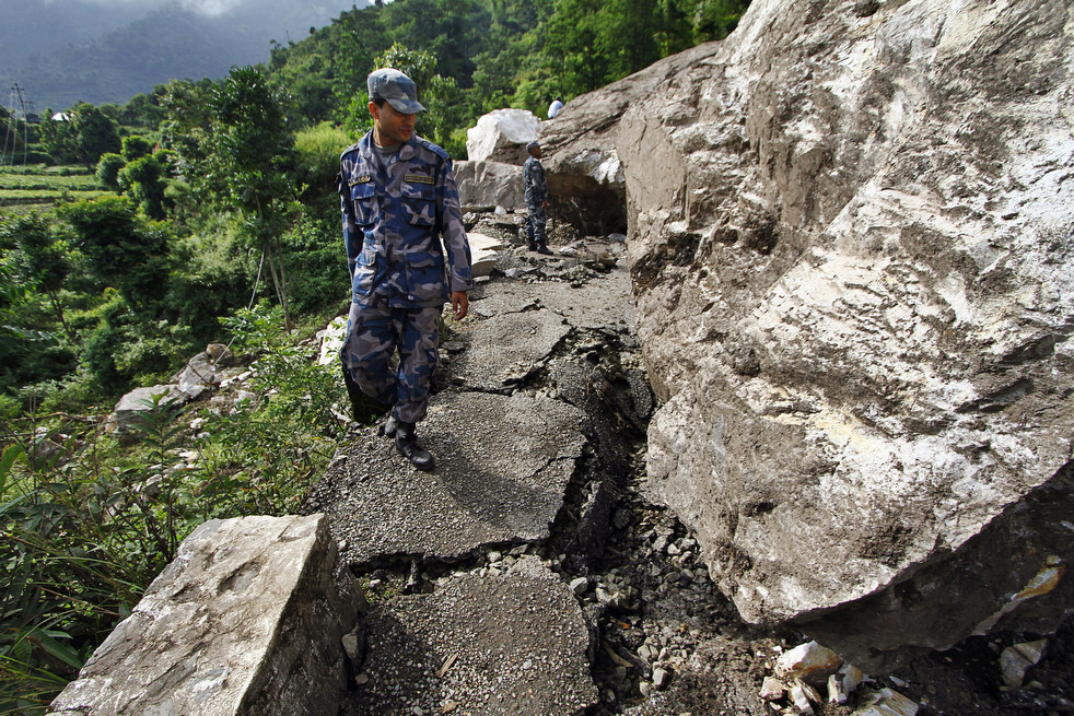 Фотография: Число жертв землетрясении в Индии, Тибете и Непале растет №12 - BigPicture.ru