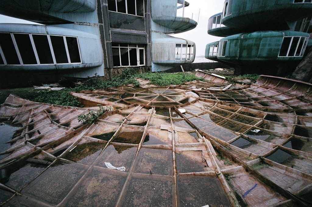 Фотография: Дома-НЛО на Тайване: заброшенный футуристический город-призрак №13 - BigPicture.ru