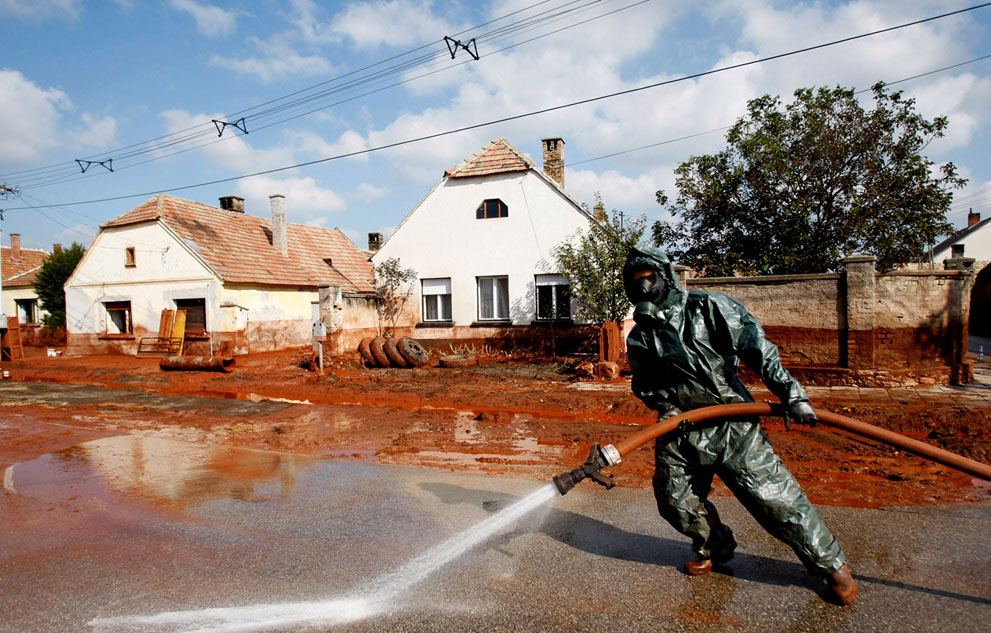 Фотография: Прорыв резервуара с токсичными отходами в Венгрии: год спустя №16 - BigPicture.ru