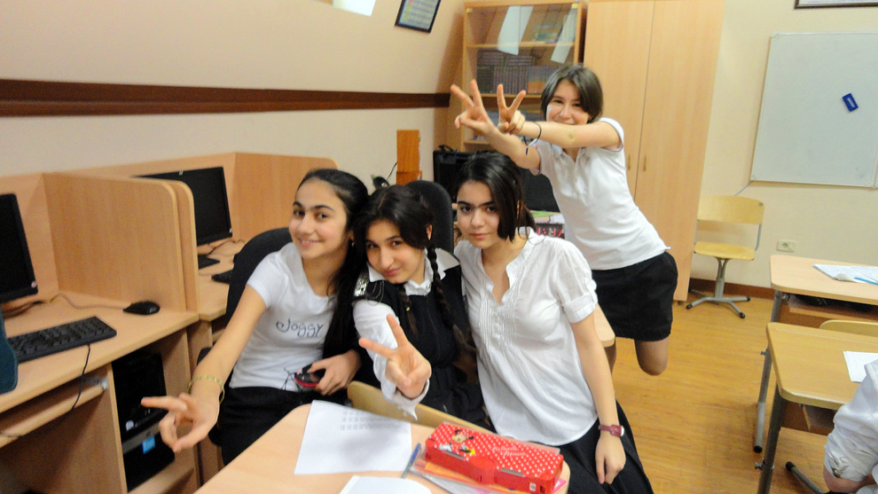 Фотография: К началу нового ученого года: репортаж из бакинской школы №19 - BigPicture.ru