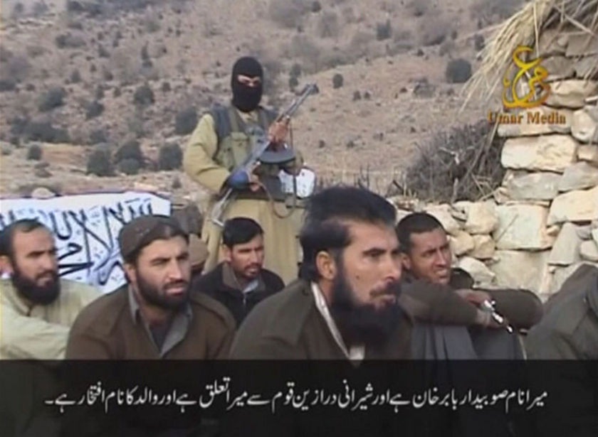 Фотография: Шокирующие кадры: Расстрел пакистанских военных талибами №2 - BigPicture.ru