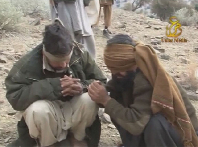 Фотография: Шокирующие кадры: Расстрел пакистанских военных талибами №4 - BigPicture.ru