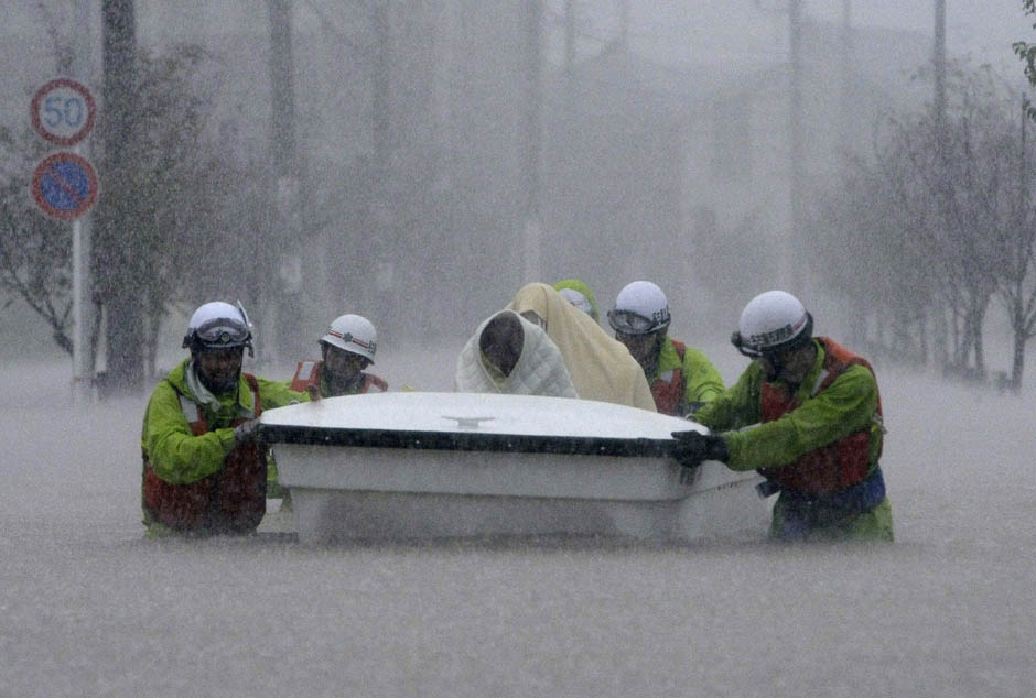 Фотография: Тайфун Роке обрушился на Японию №9 - BigPicture.ru
