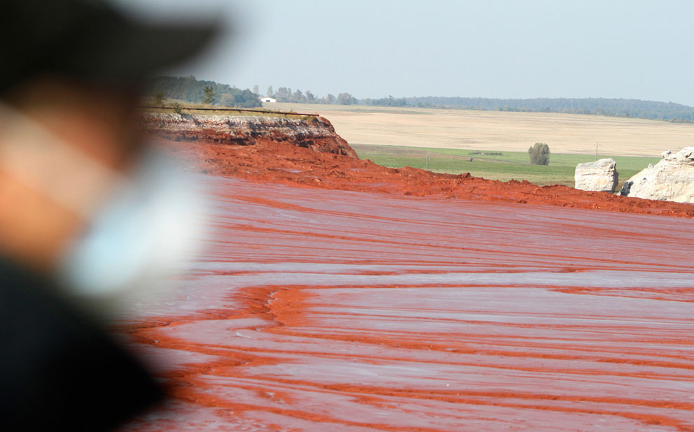 Фотография: Прорыв резервуара с токсичными отходами в Венгрии: год спустя №10 - BigPicture.ru