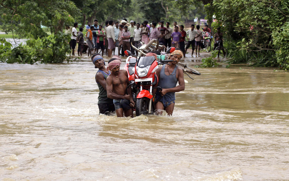 Фотография: Последствия наводнений в Индии и Пакистане №25 - BigPicture.ru