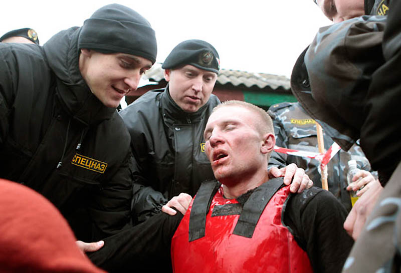 Фотография: Белорусские спецназовцы сдают экзамен на краповый берет №13 - BigPicture.ru