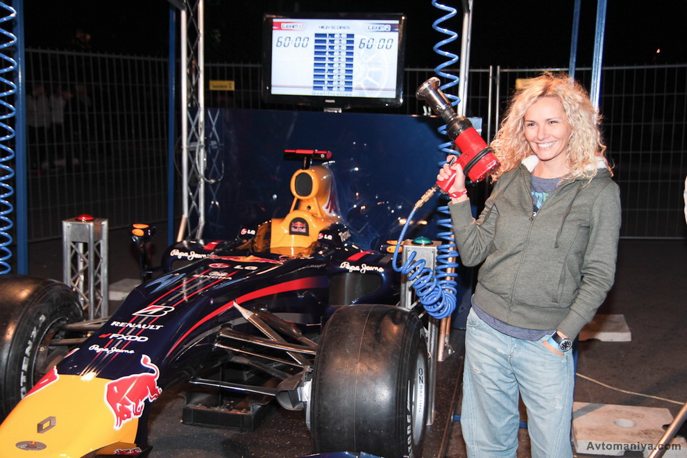 Фотография: Red Bull Night Race 2011: попробуй себя в роли механика №20 - BigPicture.ru