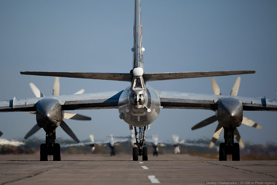 Фотография: Стратегические бомбардировщики на авиабазе в Энгельсе №21 - BigPicture.ru