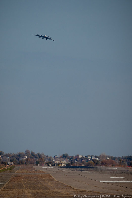 Фотография: Стратегические бомбардировщики на авиабазе в Энгельсе №23 - BigPicture.ru
