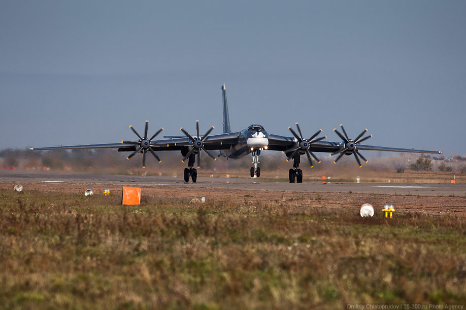 Фотография: Стратегические бомбардировщики на авиабазе в Энгельсе №25 - BigPicture.ru