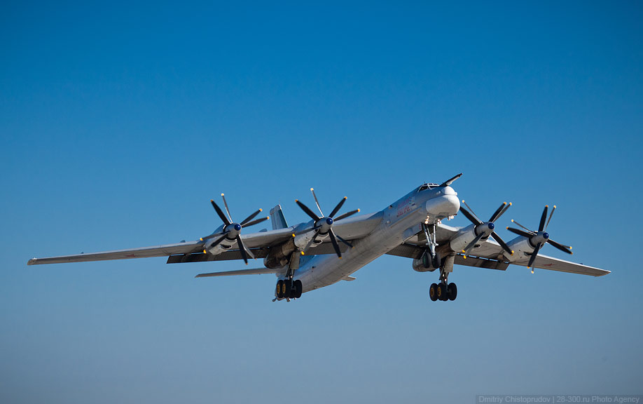 Фотография: Стратегические бомбардировщики на авиабазе в Энгельсе №26 - BigPicture.ru