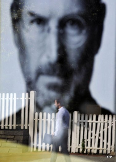 Фотография: Биография Стива Джобса моментально стала бестселлером №12 - BigPicture.ru