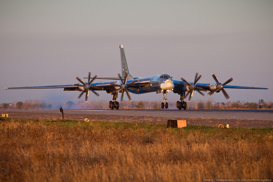 Фотография: Стратегические бомбардировщики на авиабазе в Энгельсе №59 - BigPicture.ru