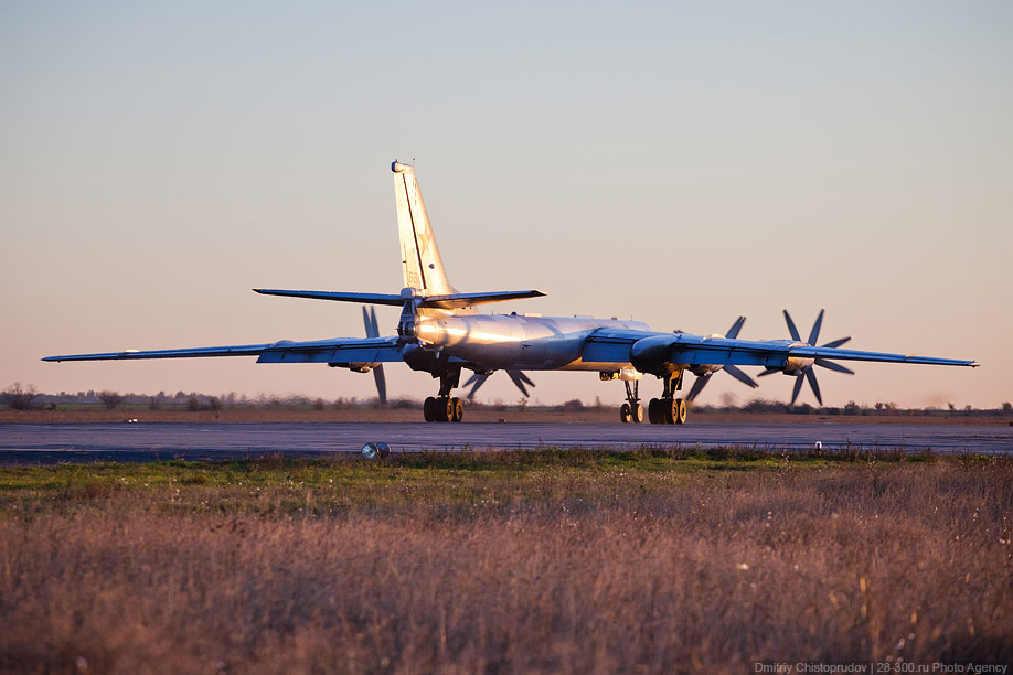 Фотография: Стратегические бомбардировщики на авиабазе в Энгельсе №60 - BigPicture.ru