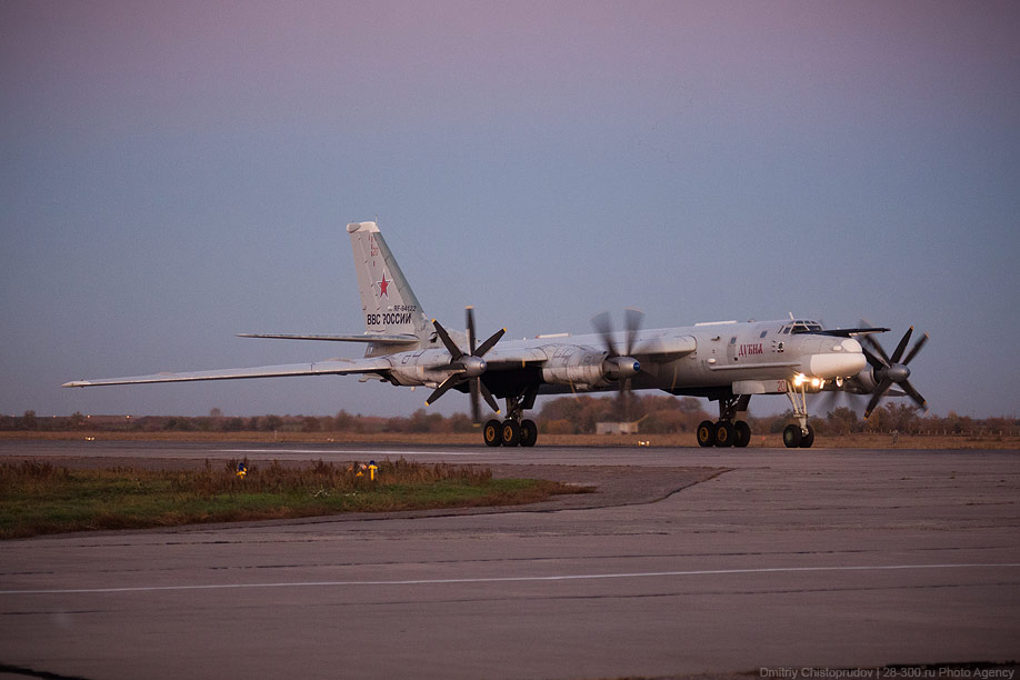 Фотография: Стратегические бомбардировщики на авиабазе в Энгельсе №61 - BigPicture.ru