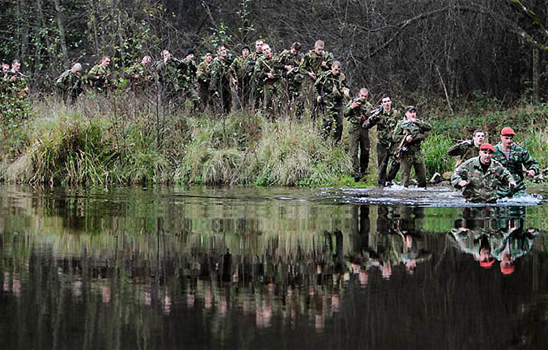 Фотография: Белорусские спецназовцы сдают экзамен на краповый берет №8 - BigPicture.ru