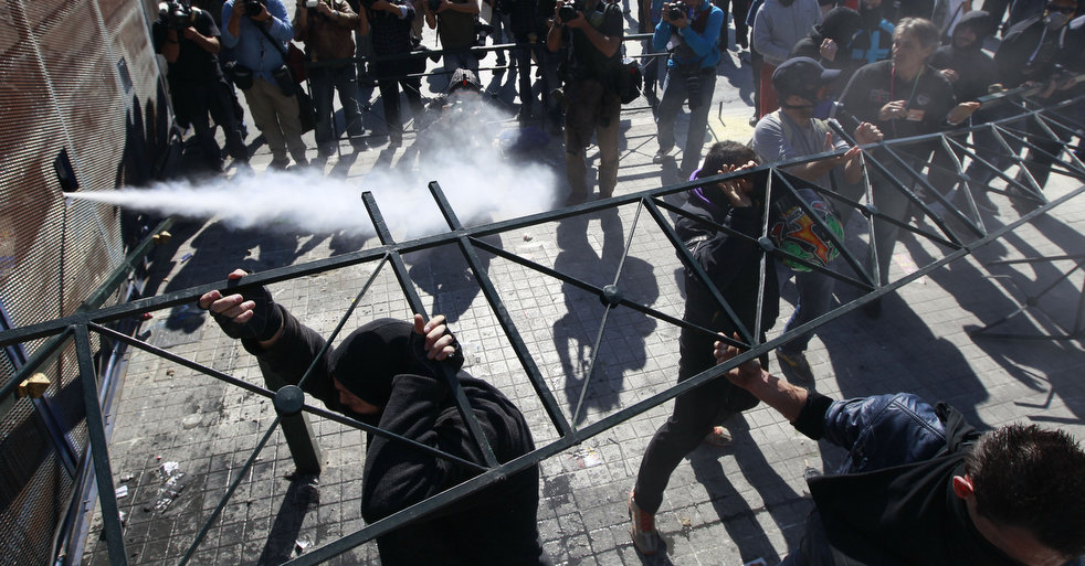 Фотография: Беспорядки в Греции: второй день демонстраций №8 - BigPicture.ru