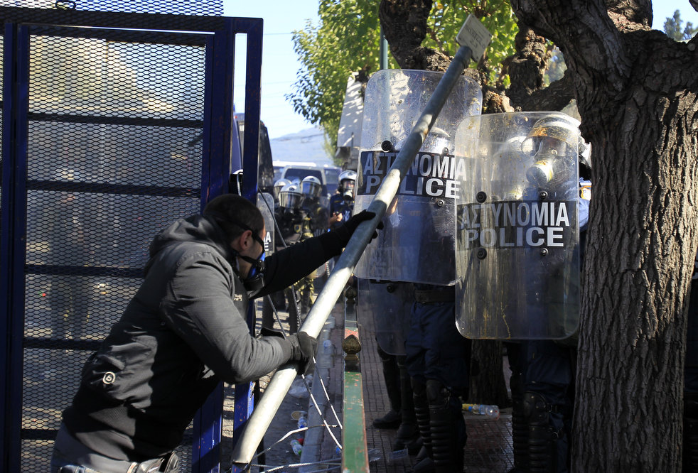 Фотография: Беспорядки в Греции: второй день демонстраций №10 - BigPicture.ru
