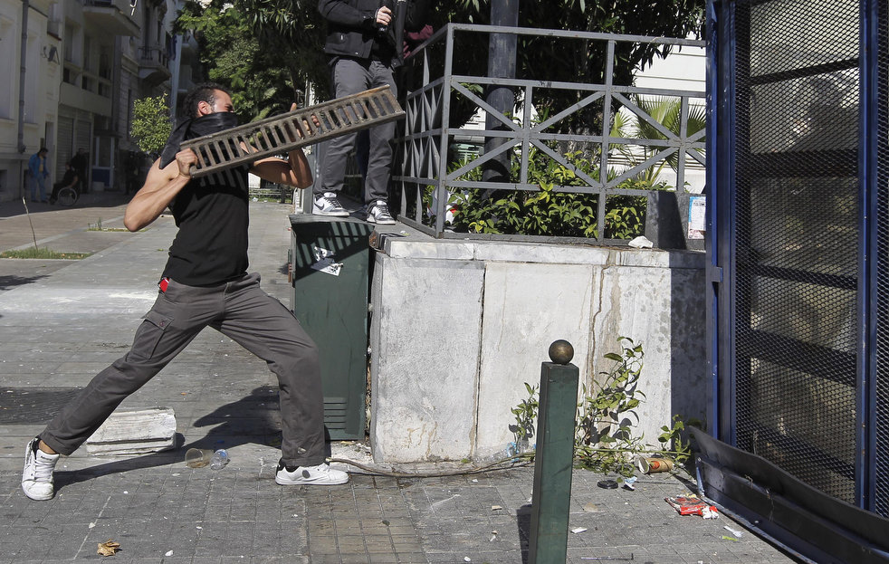 Фотография: Беспорядки в Греции: второй день демонстраций №11 - BigPicture.ru