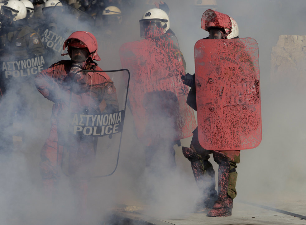 Фотография: Беспорядки в Греции: второй день демонстраций №15 - BigPicture.ru