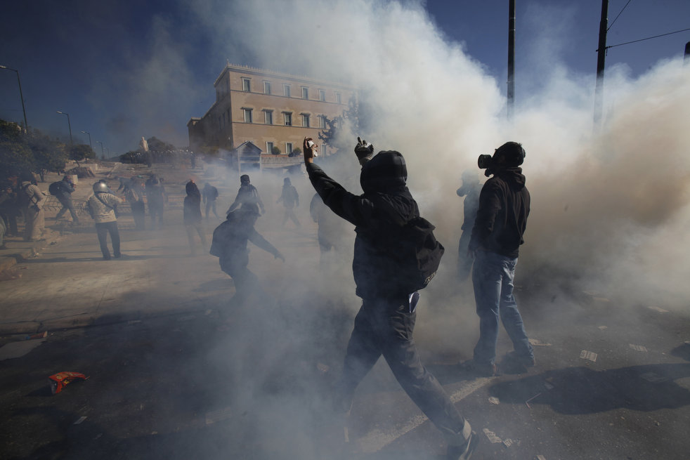 Фотография: Беспорядки в Греции: второй день демонстраций №18 - BigPicture.ru