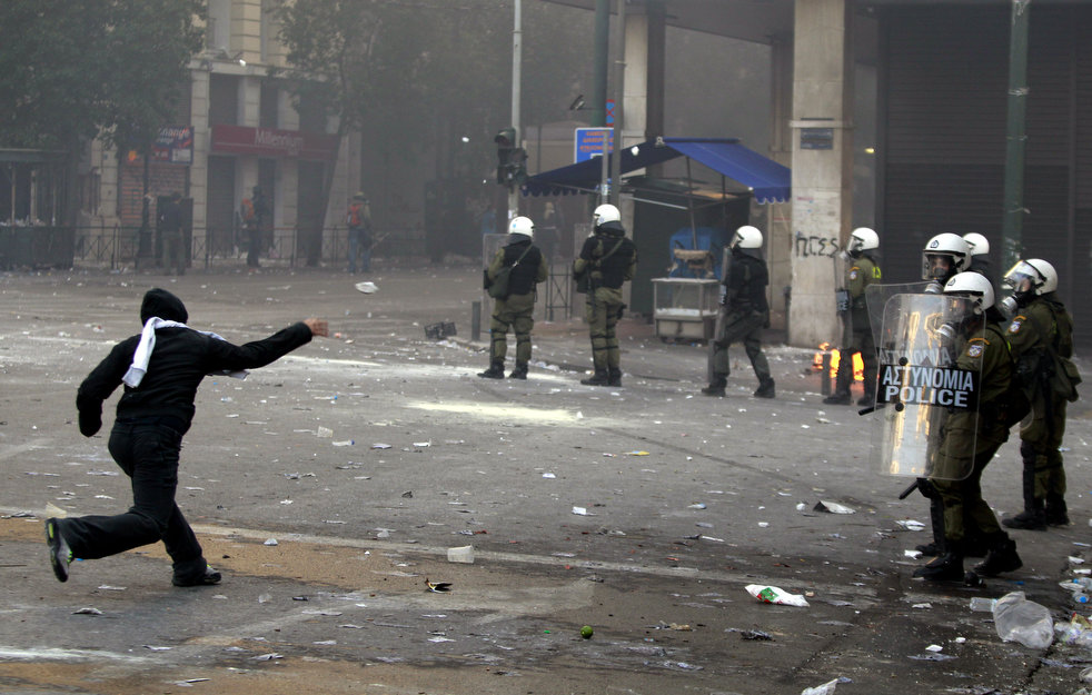 Фотография: Беспорядки в Греции: второй день демонстраций №19 - BigPicture.ru