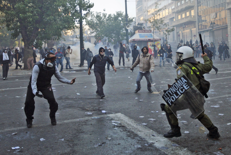Фотография: Беспорядки в Греции: второй день демонстраций №20 - BigPicture.ru