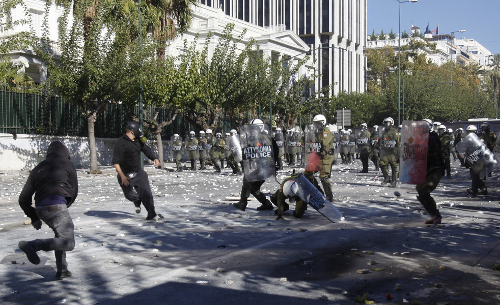 Фотография: Беспорядки в Греции: второй день демонстраций №21 - BigPicture.ru