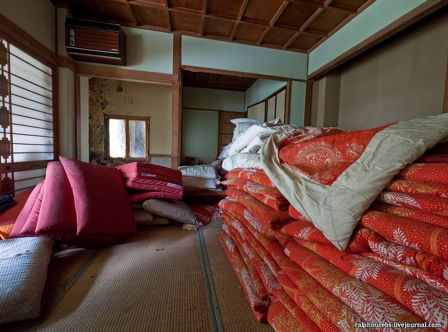 Фотография: Япония: Заброшенные отели над рекой №11 - BigPicture.ru