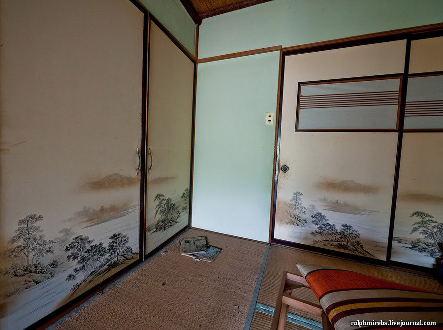 Фотография: Япония: Заброшенные отели над рекой №12 - BigPicture.ru